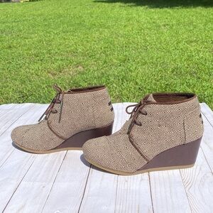 Toms Desert Wedge Booties